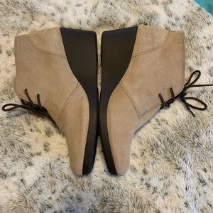NWOT Croc Wedge Booties